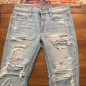American Eagle destroyed tomgirl jeans